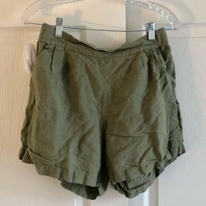 Linen olive green shorts